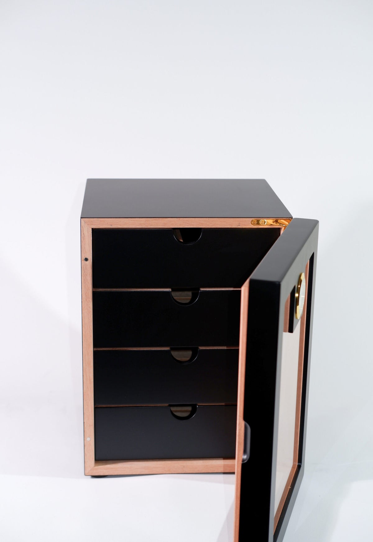 Parmida Siyah 4 Raflı İspanyol Sedir Ağacı Nemlendirici Humidor PHUM0210 – detay görünümü