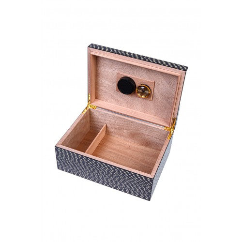 Parmida Siyah-Beyaz İspanyol Sedir Ağacı Nemlendirici Humidor PHUM083 – farklı açıdan görünüm