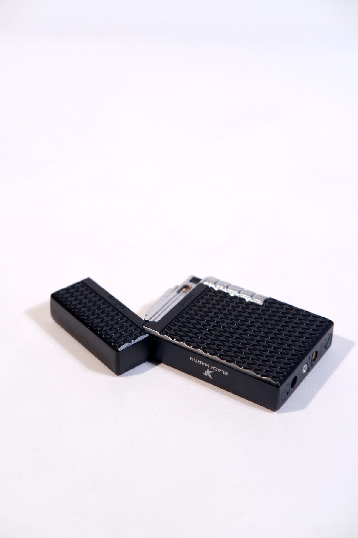 Black Martin Soft Flame Çakmak Siyah BM417 – yakından görünüm
