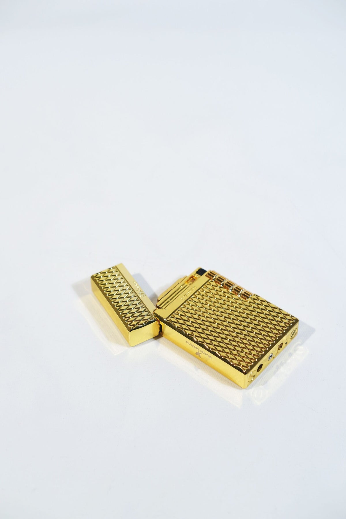Black Martin Soft Flame Çakmak Gold BM414 – yakından görünüm