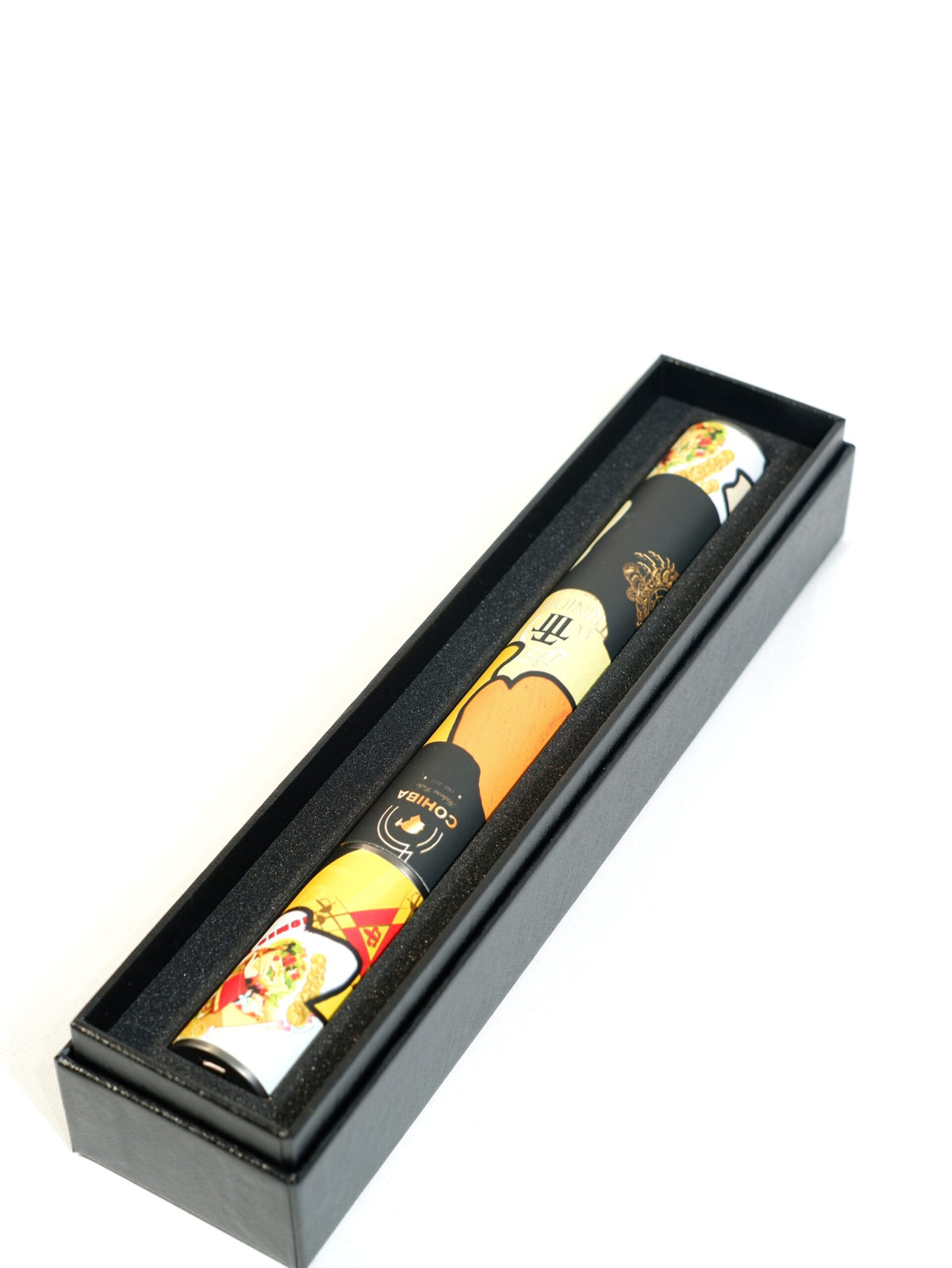 Cohiba 55.Yıl Desenli Çakmak ve Puro Tüpü CCM0796 – farklı açıdan görünüm