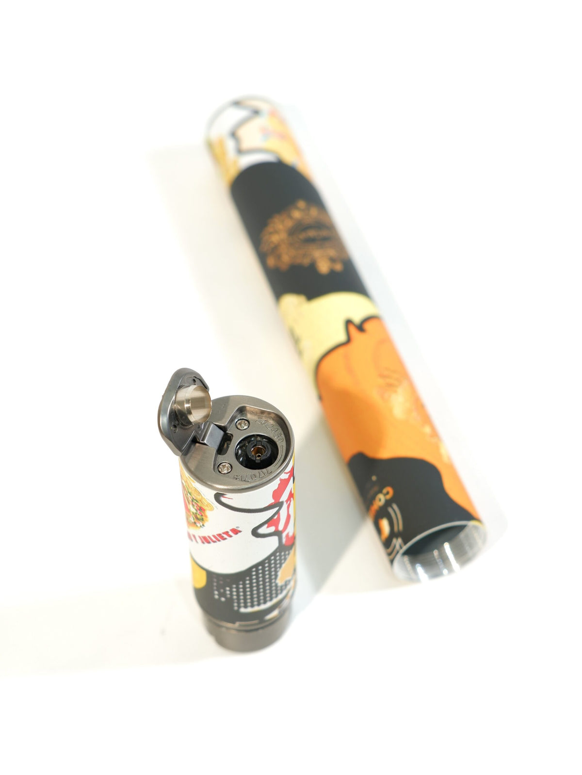 Cohiba 55.Yıl Desenli Çakmak ve Puro Tüpü CCM0796 – farklı açıdan görünüm