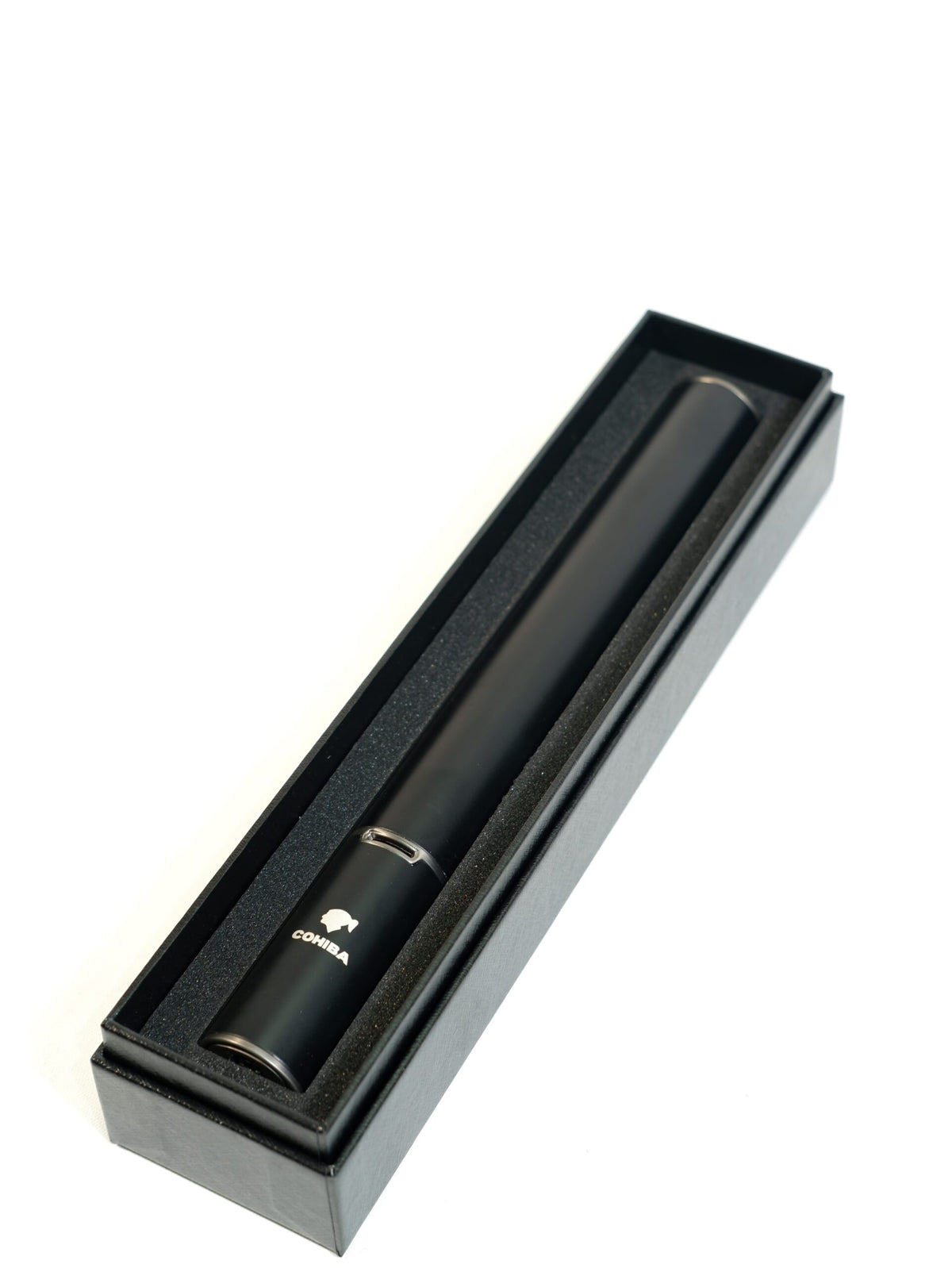 Cohiba Siyah Çakmak ve Puro Tüpü CCM0797 – yakından görünüm