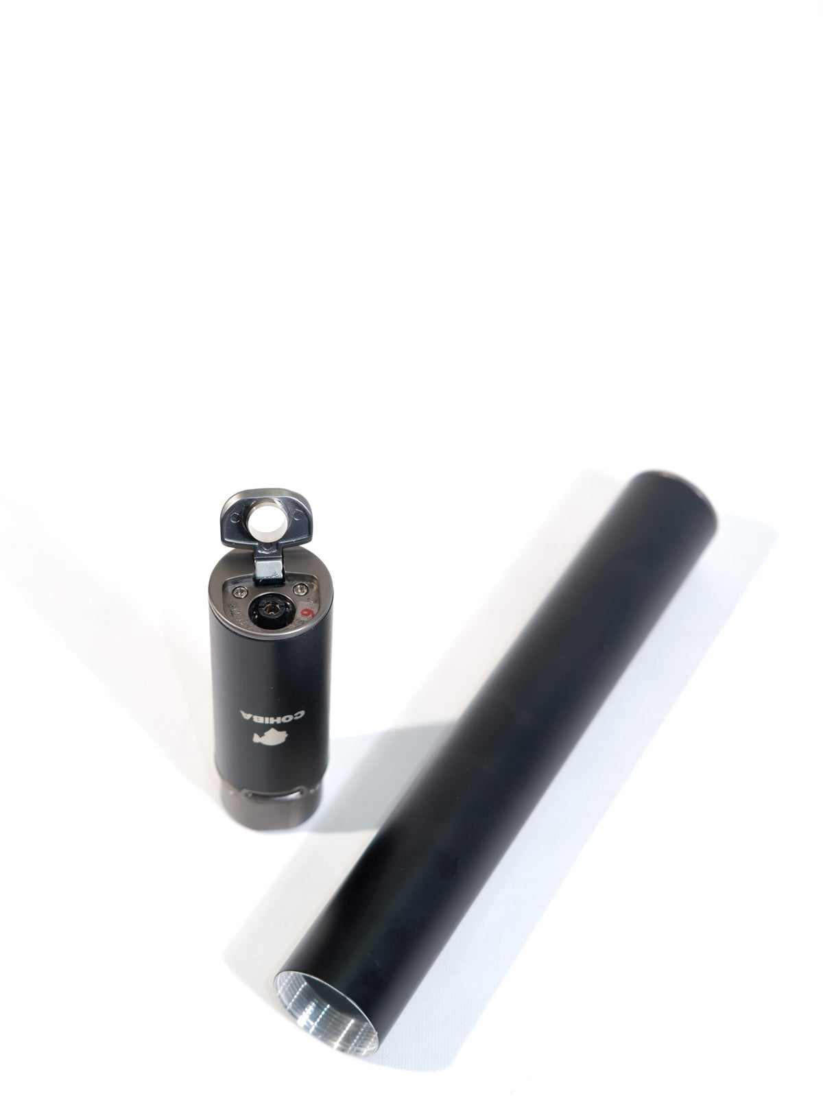 Cohiba Siyah Çakmak ve Puro Tüpü CCM0797 – farklı açıdan görünüm