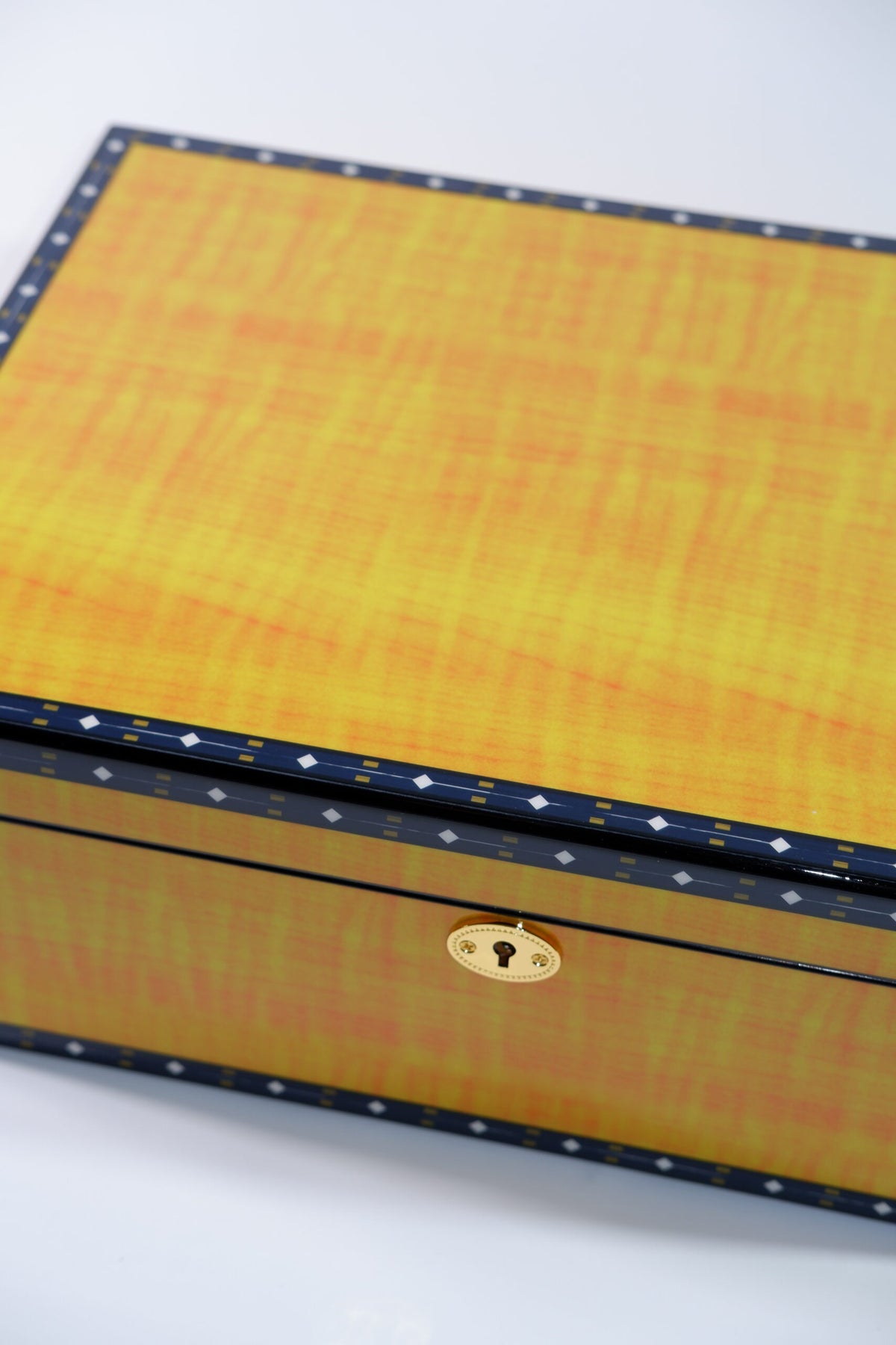 Parmida Sarı Sedir Ağacı Nemlendirici Humidor PHUM0216 – yan görünüm