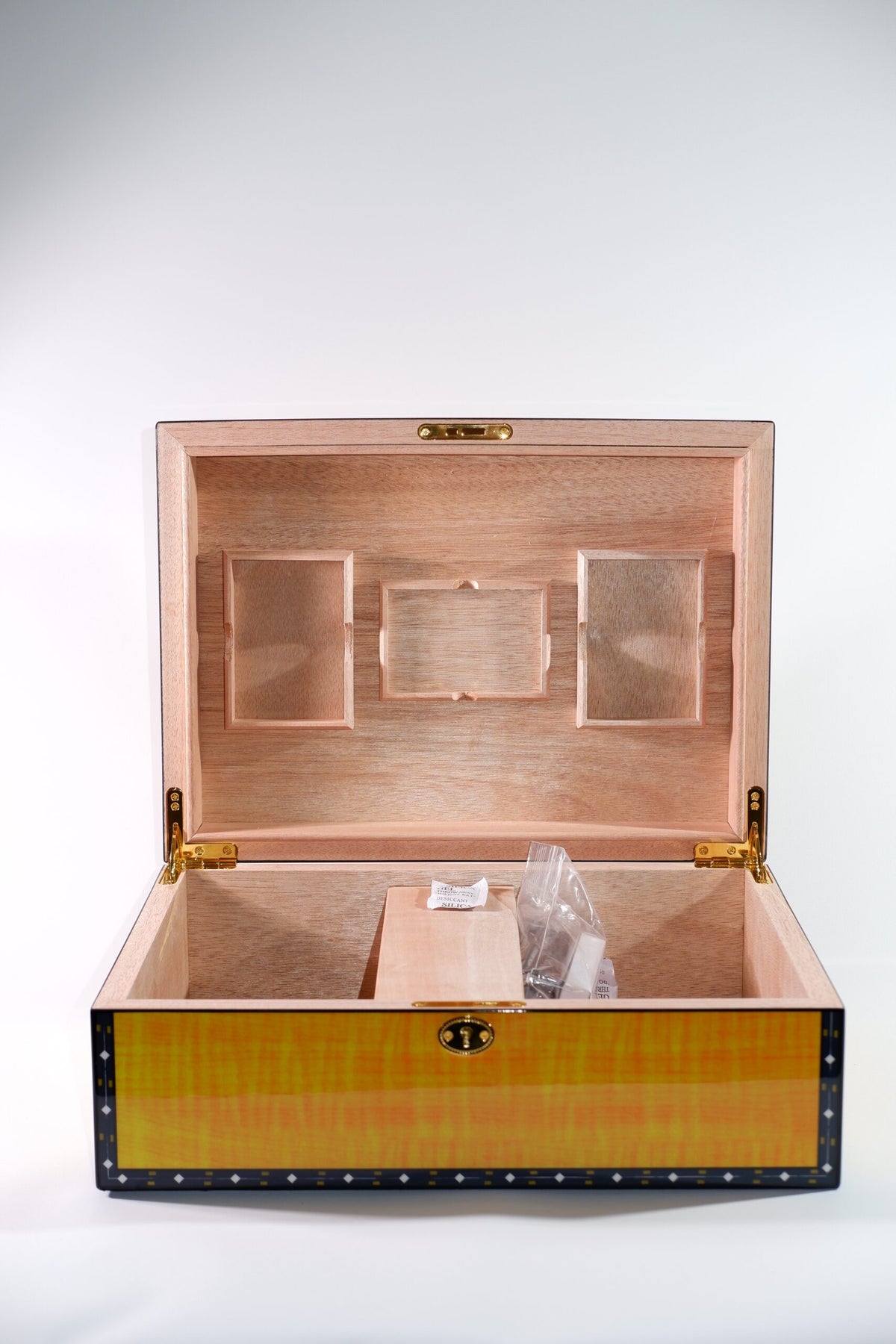 Parmida Sarı Sedir Ağacı Nemlendirici Humidor PHUM0216 – detay görünümü