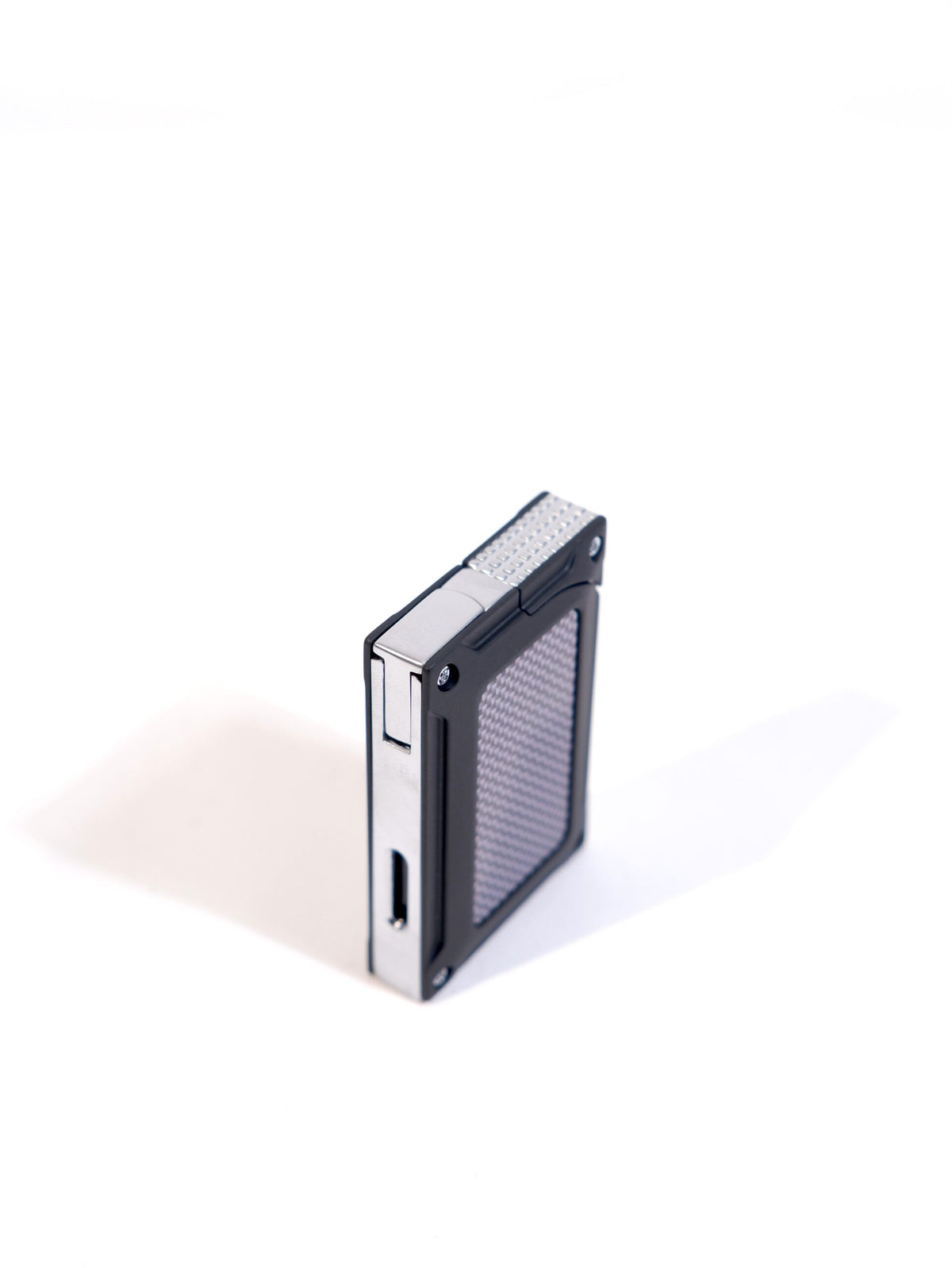Caseti Gunmetal Karbon Desenli Tek Torch Puro Çakmağı CA-445B(4) – detay görünümü