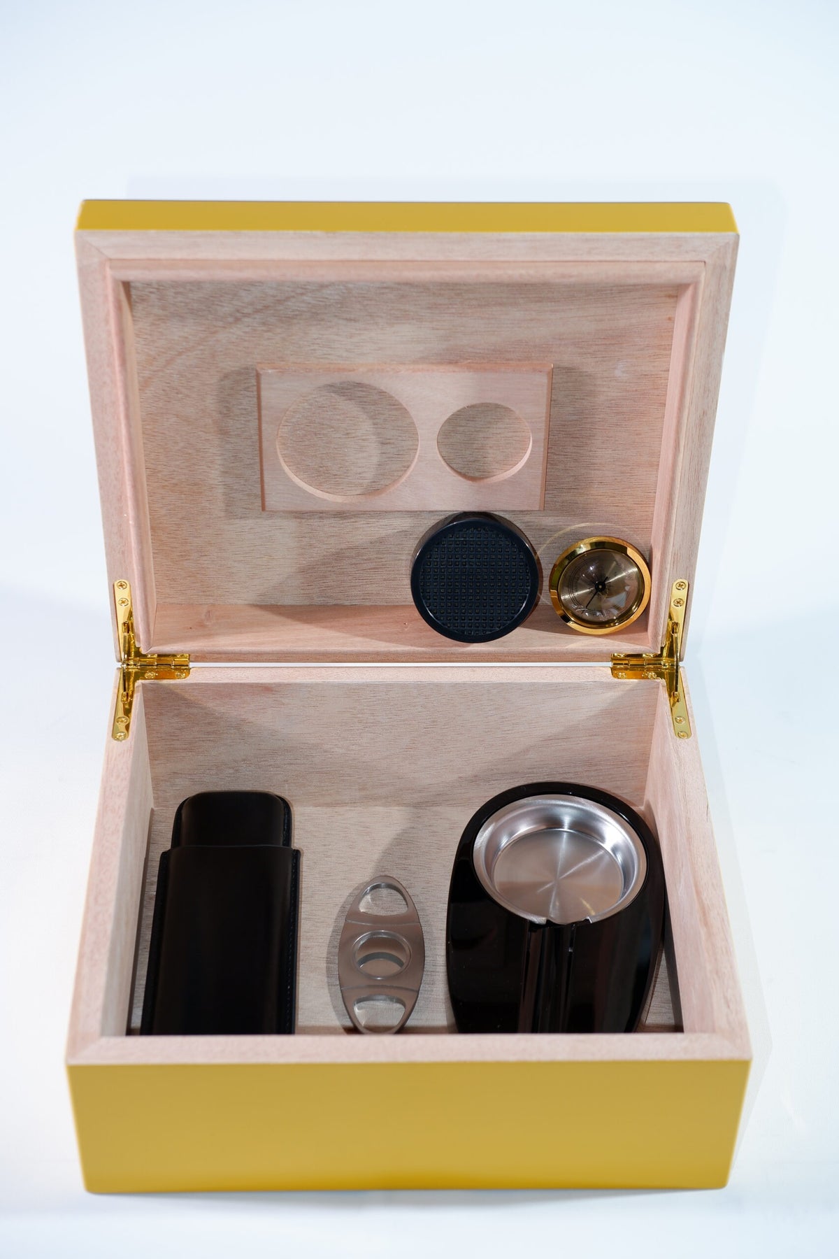 Cohiba Sarı-Gri Nokta Tasarımlı Sedir Ağacı Nemlendirici Humidor CHUM014 – detay görünümü