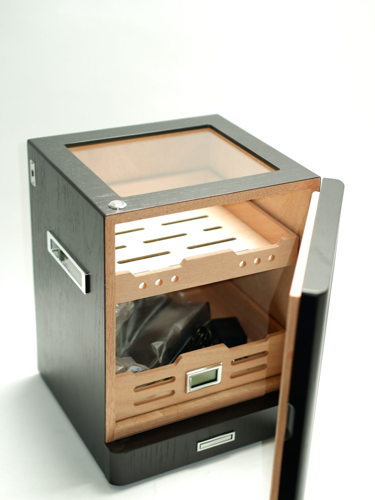 Parmida Siyah Aksesuar Çekmeceli Camlı İçi Ledli Humidor Puro Kutusu Phum0258 – detay görünümü