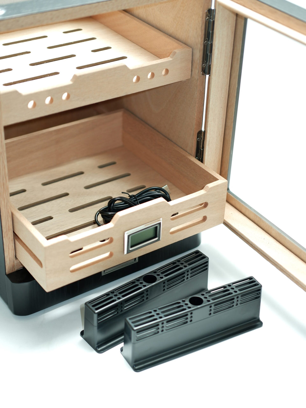 Parmida Siyah Aksesuar Çekmeceli Camlı İçi Ledli Humidor Puro Kutusu Phum0258 – yakından görünüm