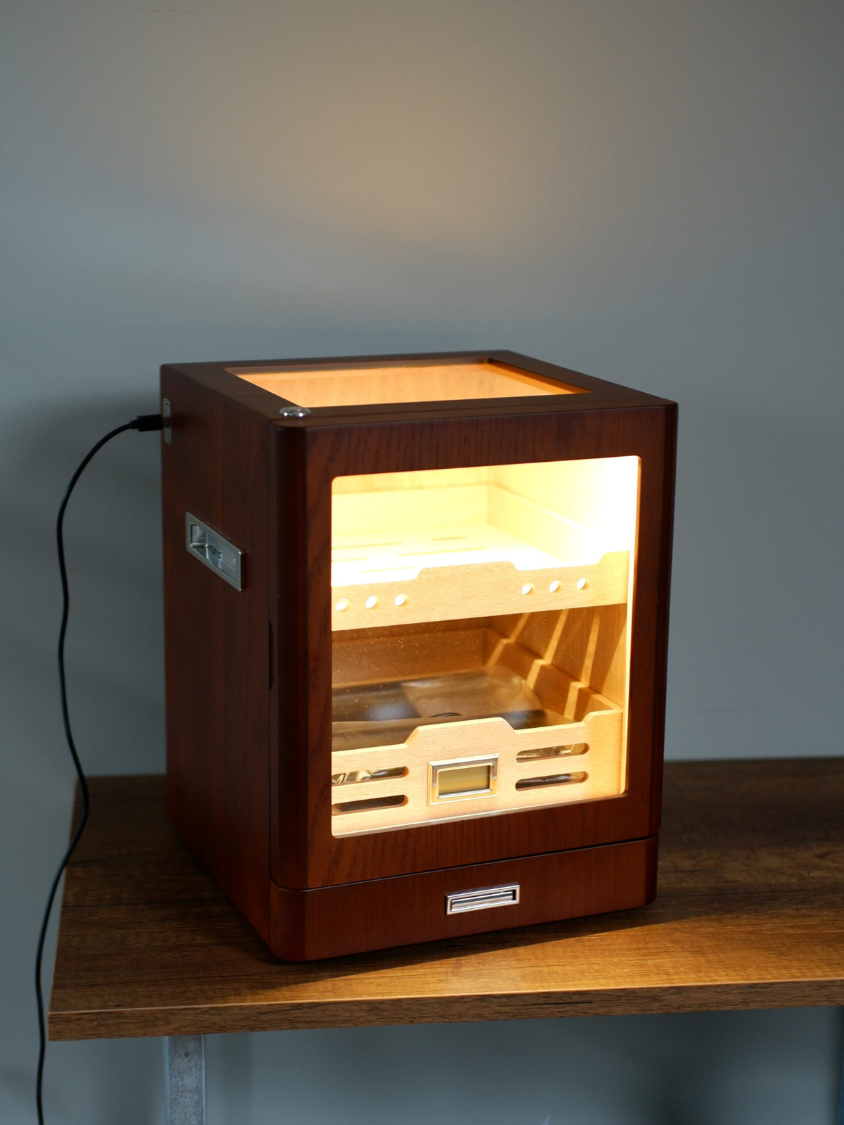 Parmida Kahverengi Aksesuar Çekmeceli Camlı İçi Ledli Humidor Puro Kutusu Phum0256 – genel görünüm