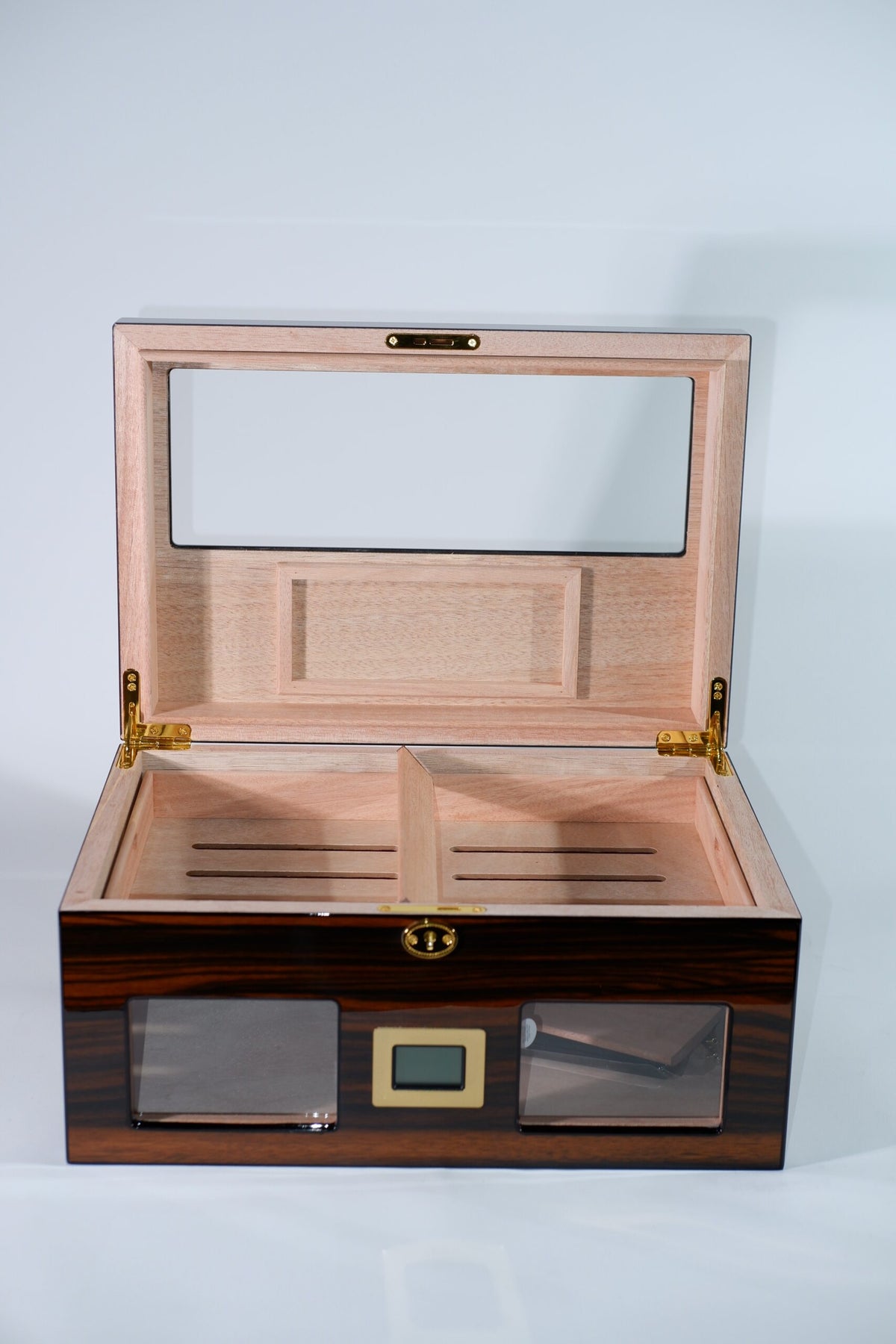 Parmida Parlak Ahşap Raflı Sedir Ağacı Nemlendirici Humidor PHUM0143 PHUM0224 – yan görünüm