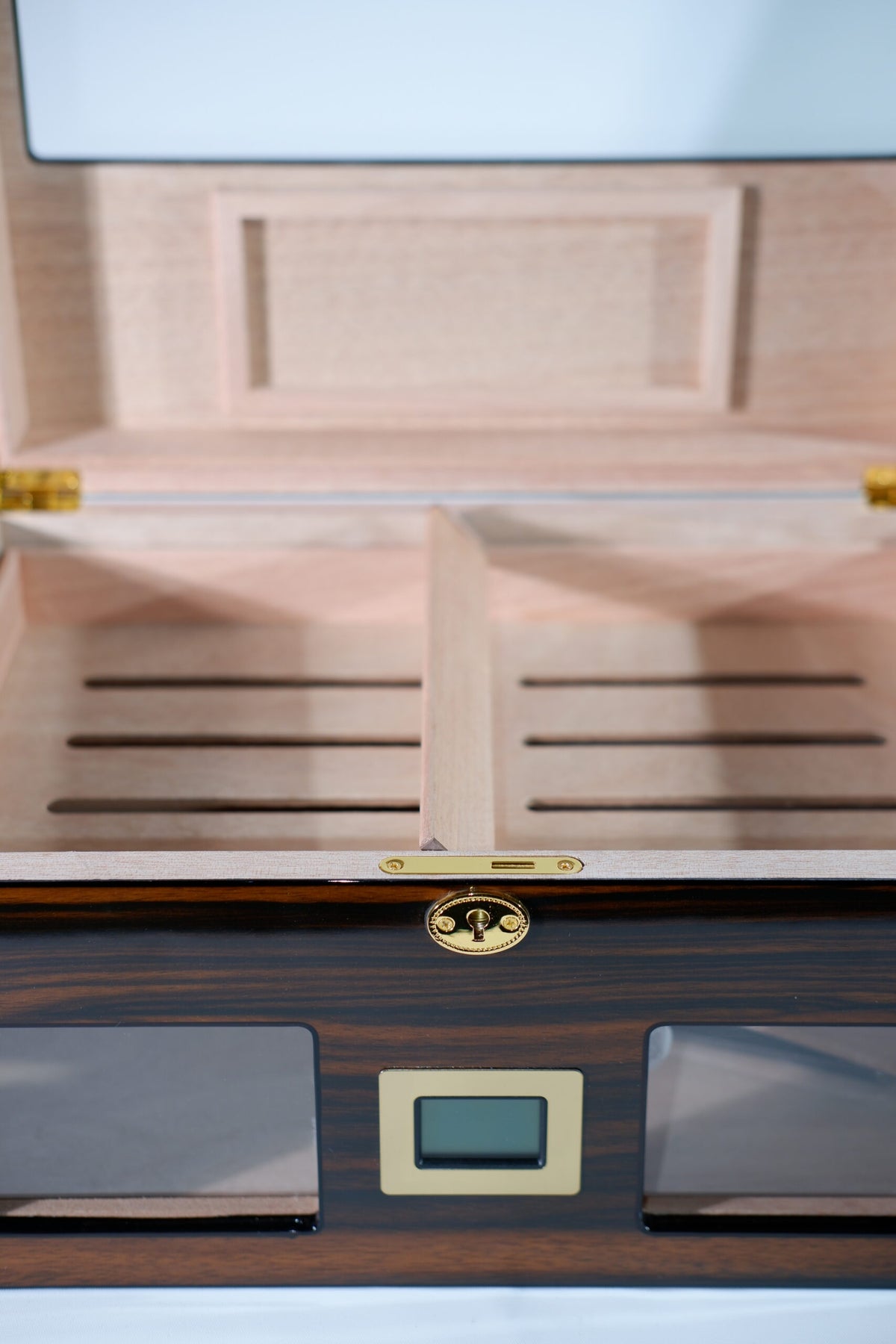 Parmida Parlak Ahşap Raflı Sedir Ağacı Nemlendirici Humidor PHUM0143 PHUM0224 – genel görünüm