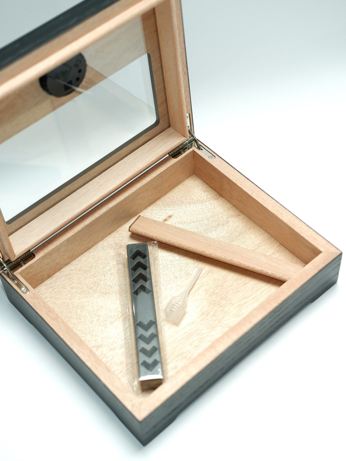 Parmida Siyah Puro Saklama Kutusu Nemlendirici Premium Humidor PHUM0263 – detay görünümü