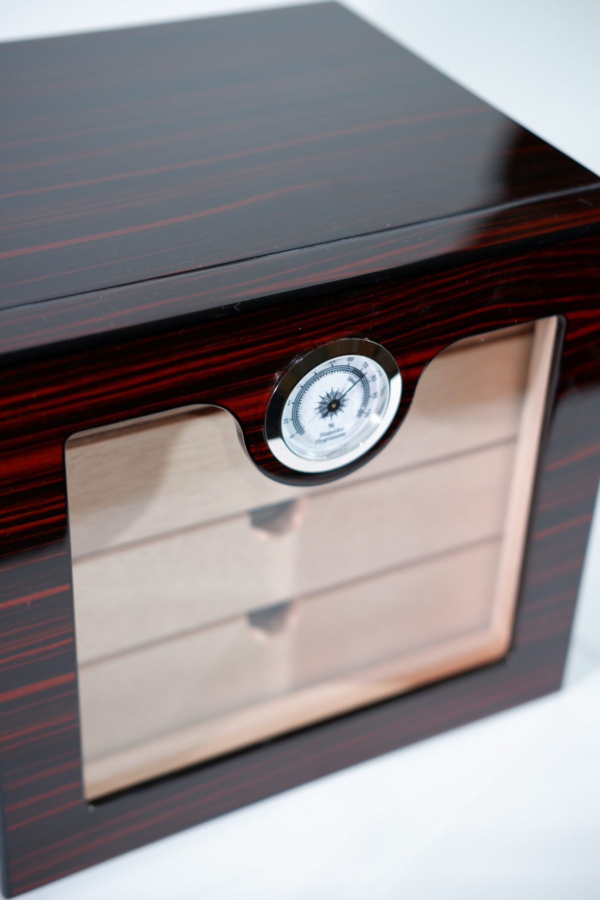 Parmida Parlak Vişne 4 Raflı Sedir Ağacı Nemlendirici Humidor PHUM0206 – yan görünüm