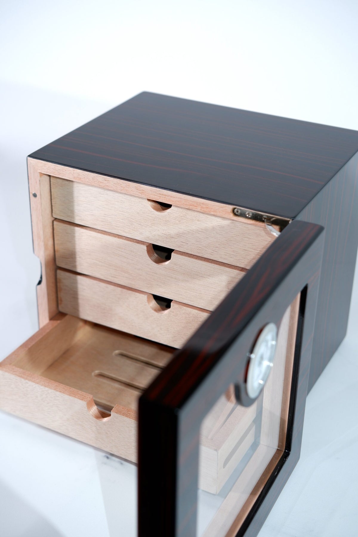Parmida Parlak Vişne 4 Raflı Sedir Ağacı Nemlendirici Humidor PHUM0206 – yakından görünüm