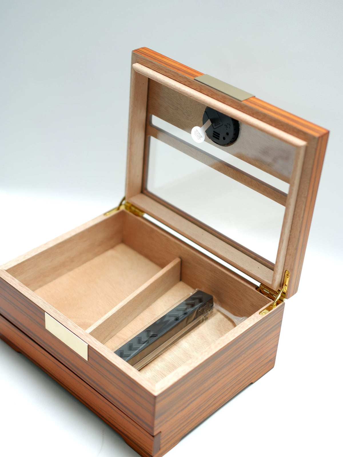 Parmida Kahverengi Humidor Puro Saklama Kutusu Puro Boyut Ölçüm Yüzeyli PHUM0271 – yakından görünüm