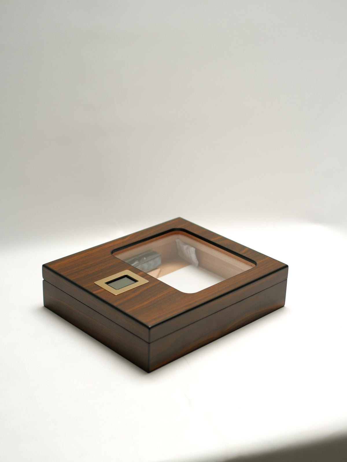 Parmida Puro Saklama Kutusu Nemlendirici Premium Humidor PHUM0267 – farklı açıdan görünüm