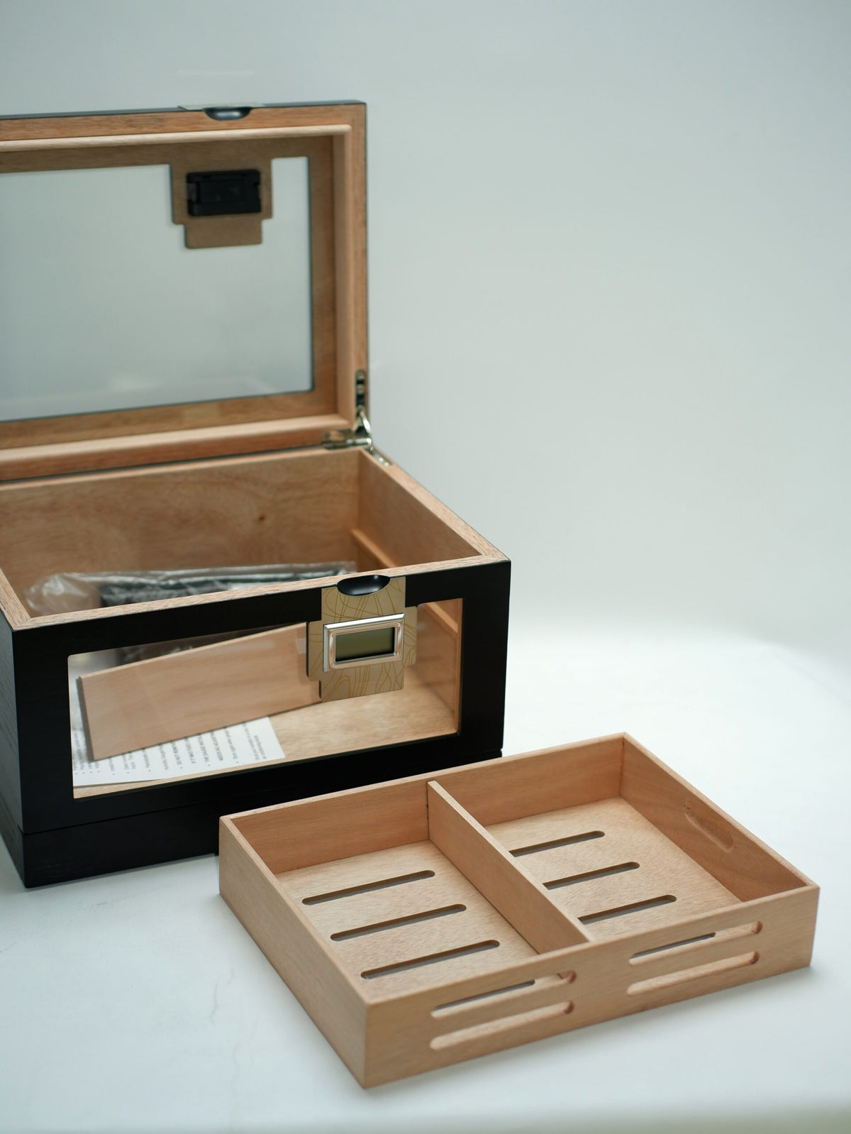 Parmida Siyah Humidor Puro Saklama Kutusu Çift Nem Ölçer PHUM0270 – yakından görünüm