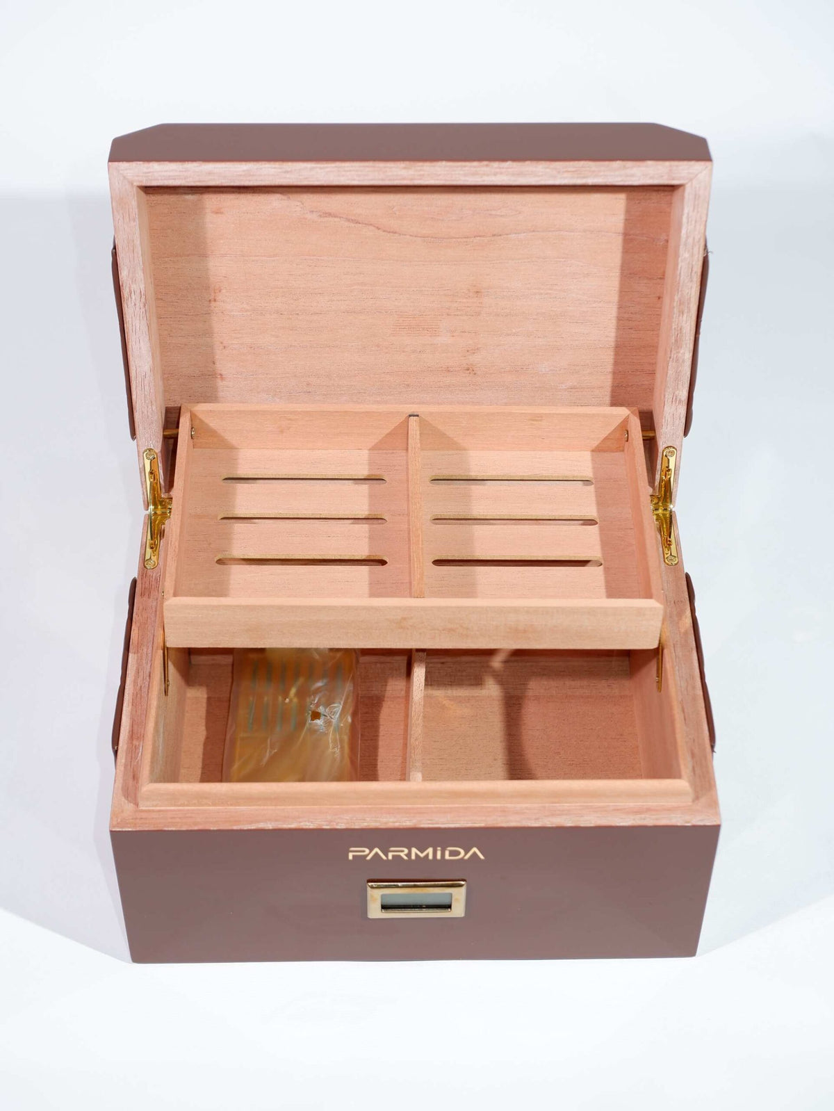 Parmida Kahverengi Deri Geçişli Raflı Sedir Ağacı Nemlendirici Humidor PHUM0238 – yan görünüm