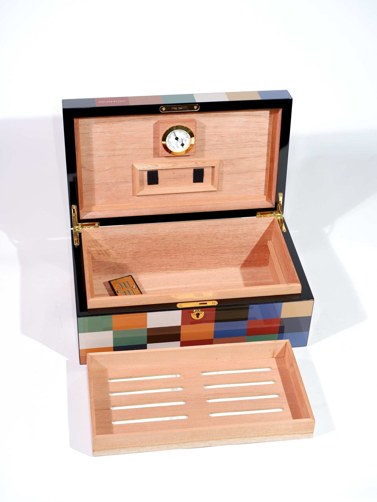 Parmida Renkli Kare Geçişli Raflı Sedir Ağacı Nemlendirici Humidor PHUM0239 – yakından görünüm