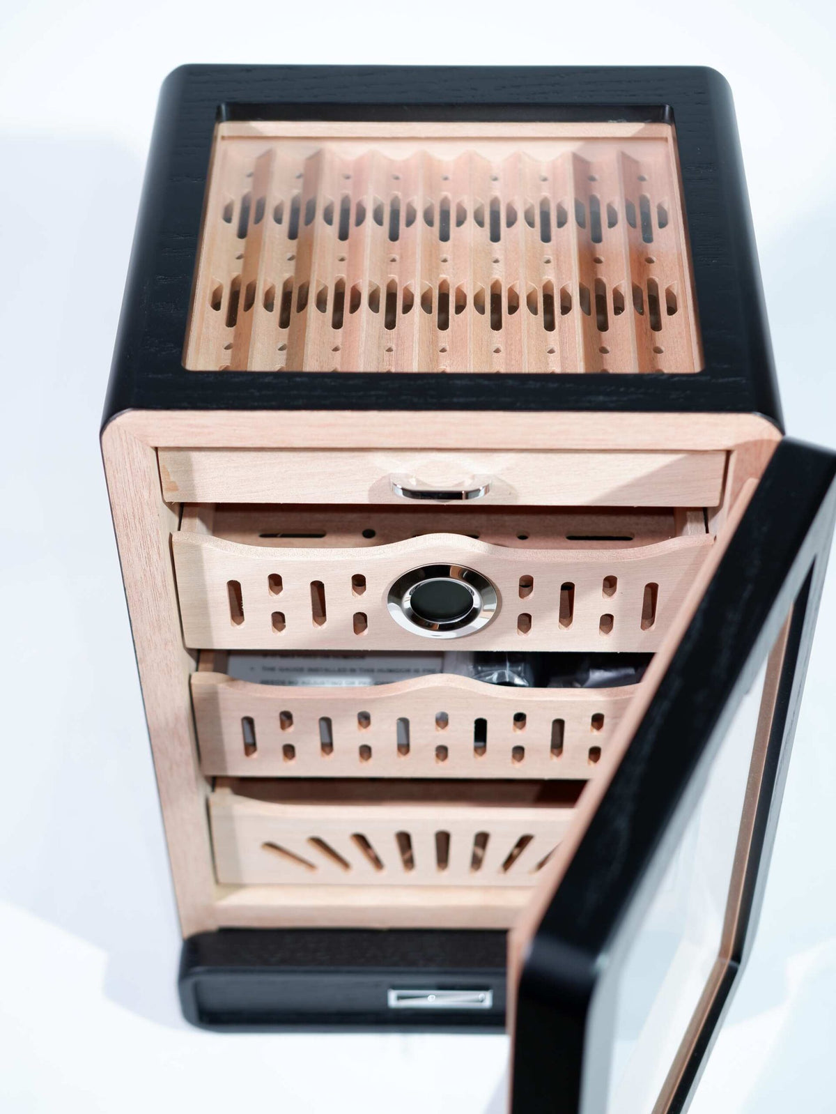 Parmida Siyah 3 Raflı Sedir Ağacı Nemlendirici Humidor PHUM0204 – yakından görünüm