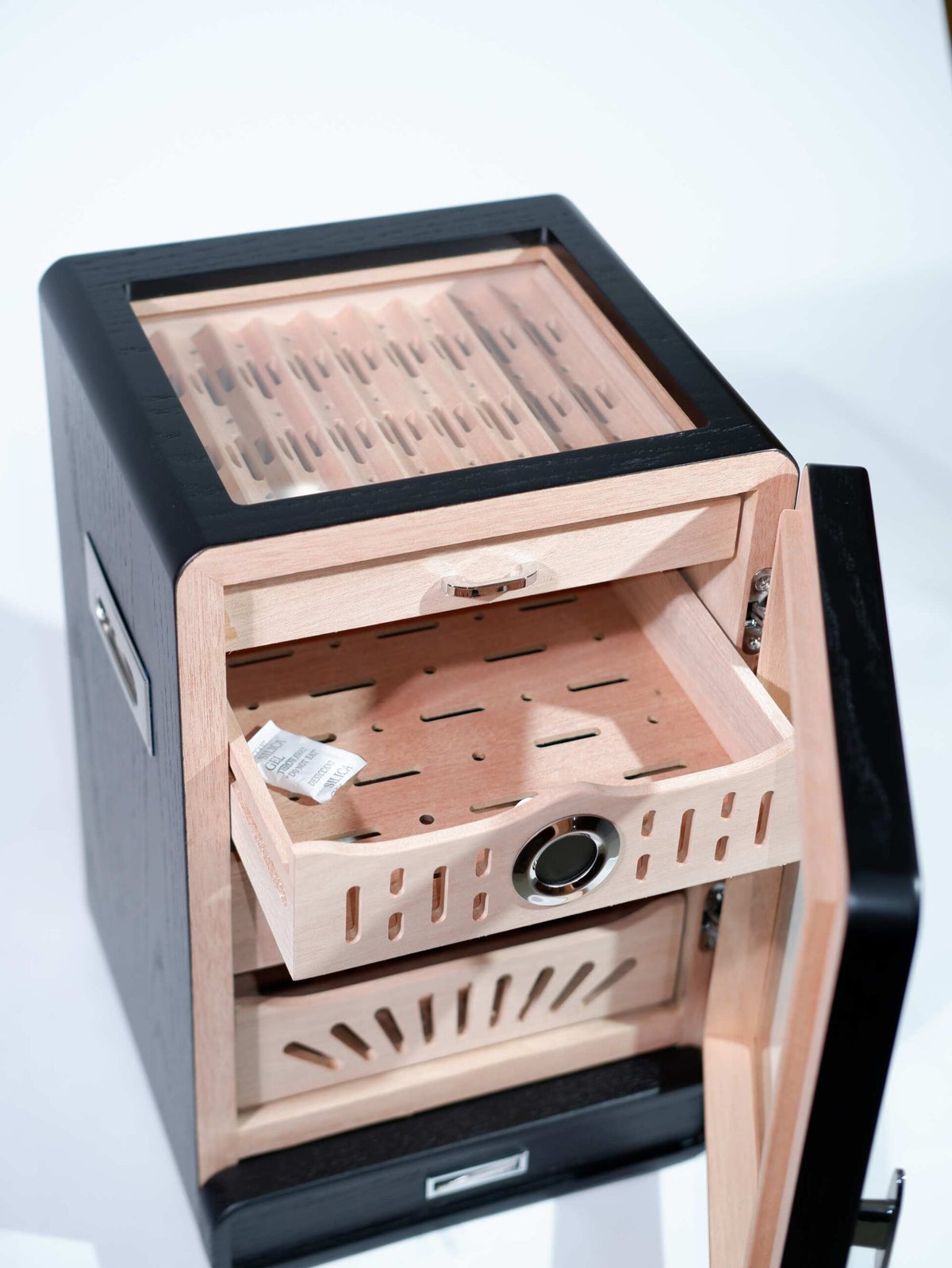 Parmida Siyah 3 Raflı Sedir Ağacı Nemlendirici Humidor PHUM0204 – yan görünüm