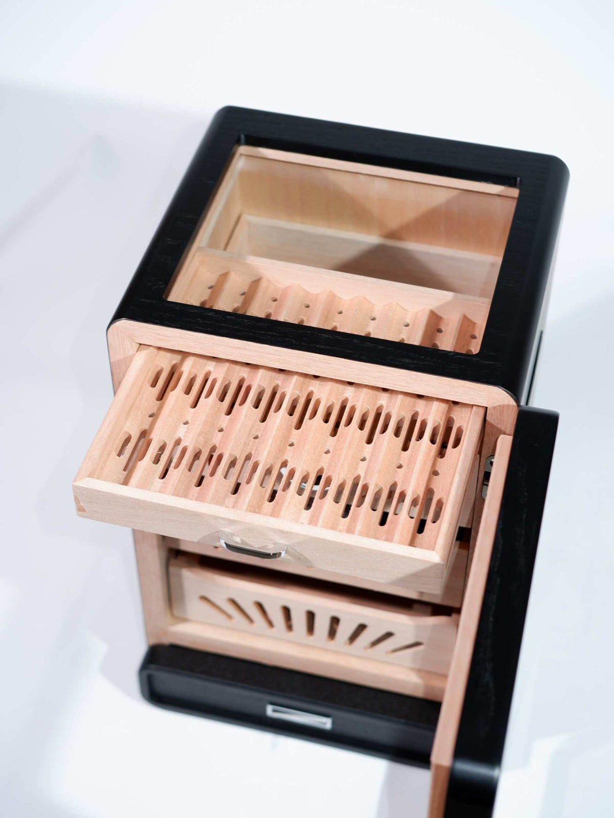 Parmida Siyah 3 Raflı Sedir Ağacı Nemlendirici Humidor PHUM0204 – genel görünüm