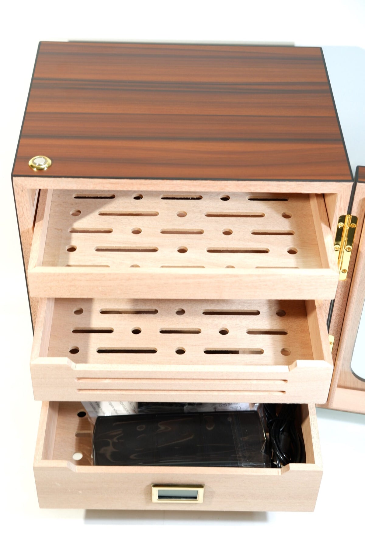Parmida Kahverengi Gold Aksesuar Çekmeceli Camlı İçi Ledli Humidor Puro Kutusu Phum0261 – yakından görünüm
