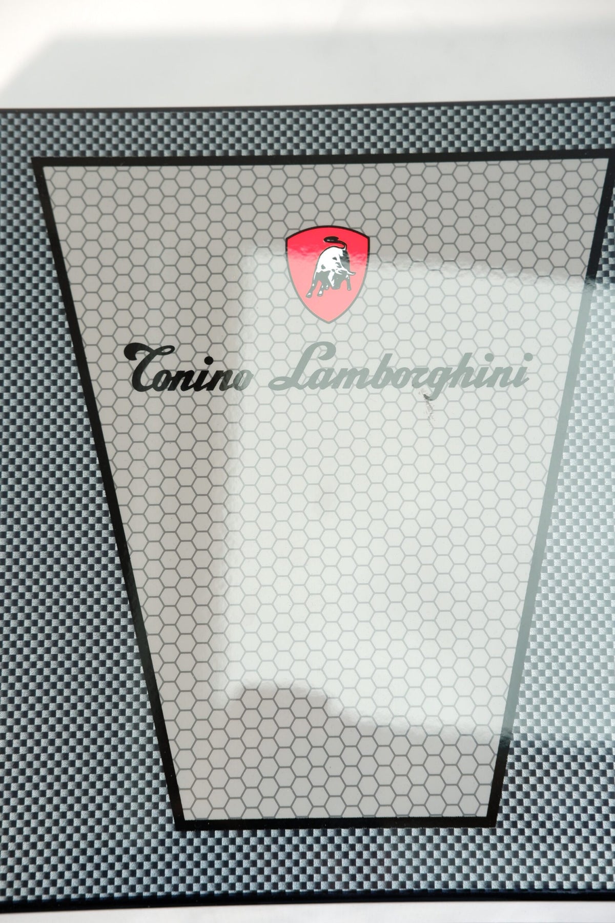 Lamborghini Karbon İspanyol Sediri Puro Saklama Kutusu Humidor PHUM0245 – yakından görünüm