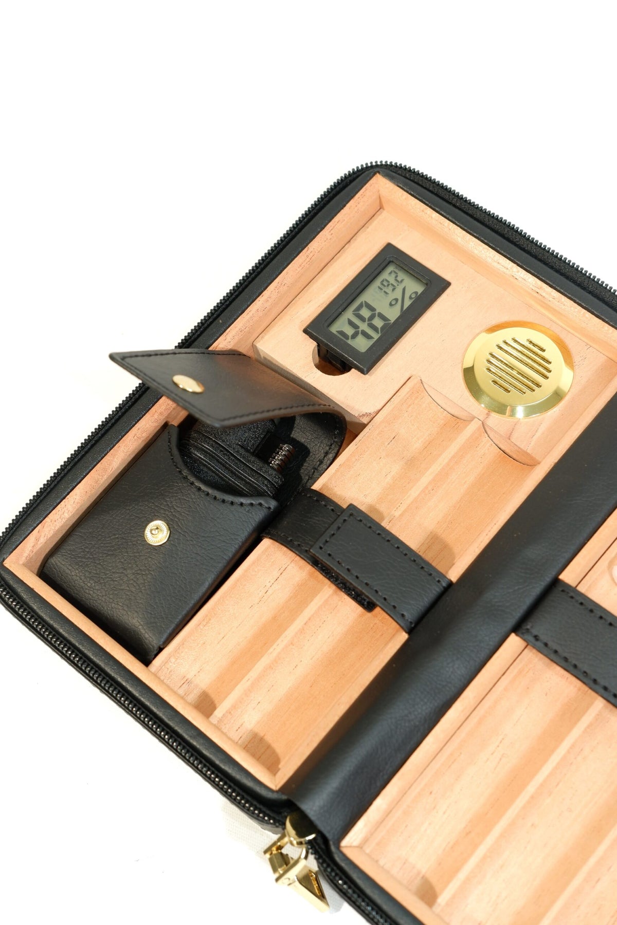 Parmida Siyah Deri Taşınabilir Puro Seyahat Humidoru PSH0111 – farklı açıdan görünüm