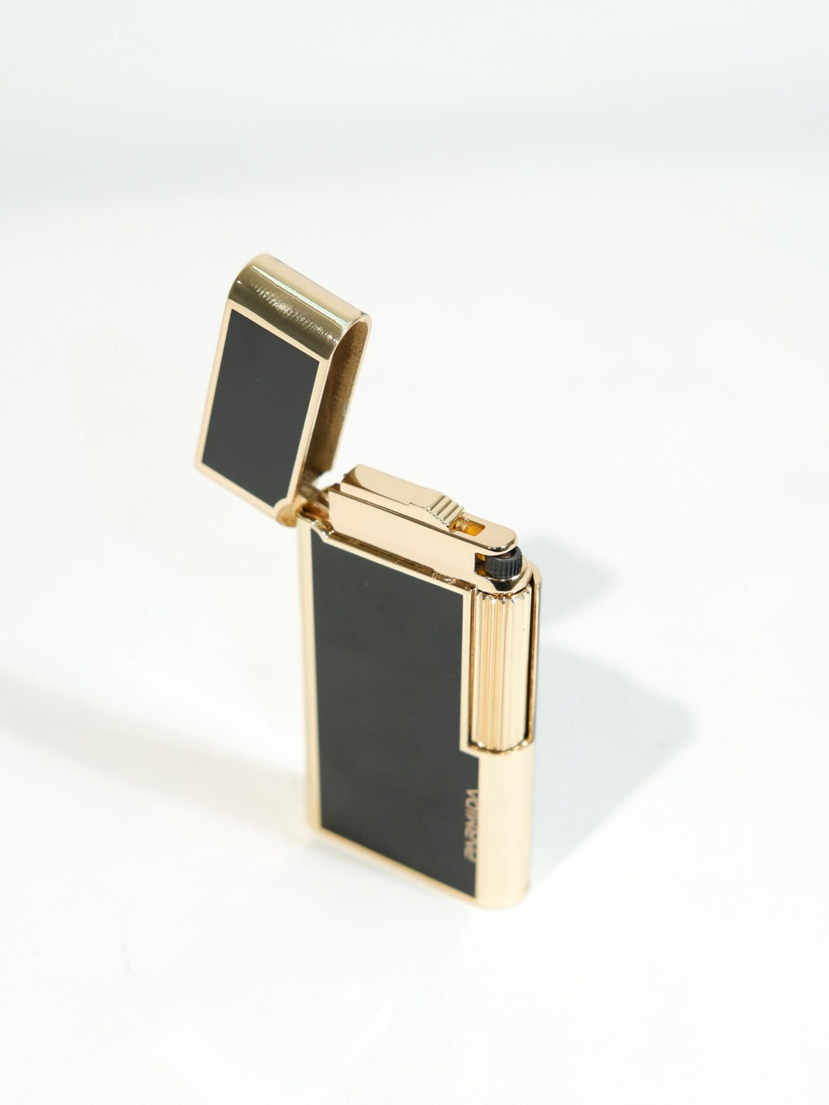 Parmida Siyah-Gold Soft Alev Puro Çakmak PCM0960 – yakından görünüm