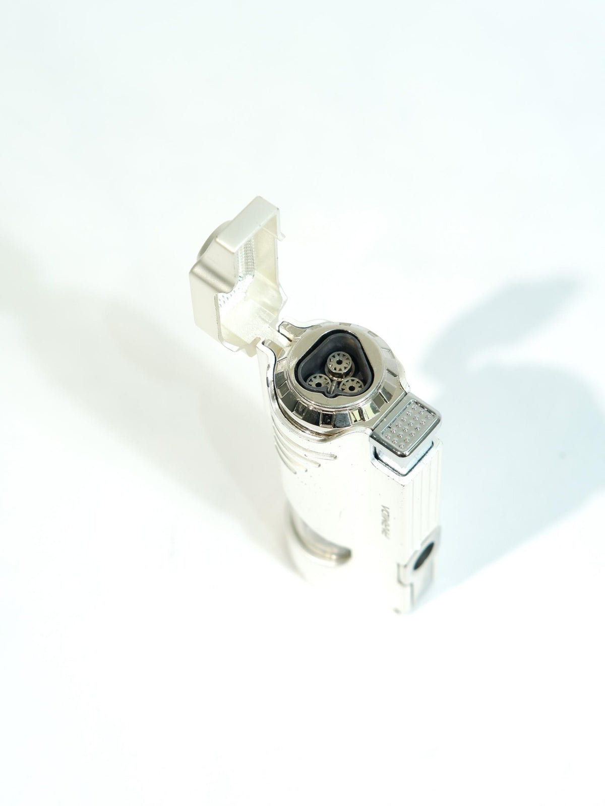 Parmida Gümüş Üç Torch Puro Çakmak PCM0964 – yakından görünüm