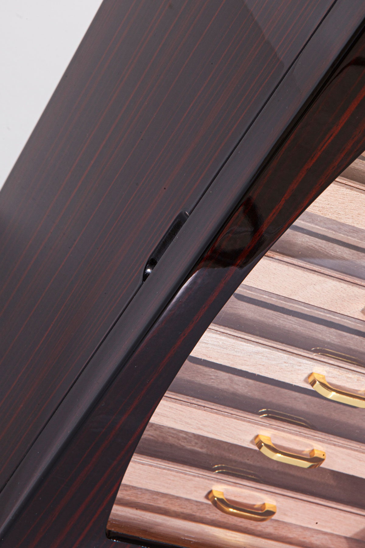 Parmida Parlak Vişne 7 Raflı Sedir Ağacı Nemlendirici Humidor PHUM0126 – yakından görünüm