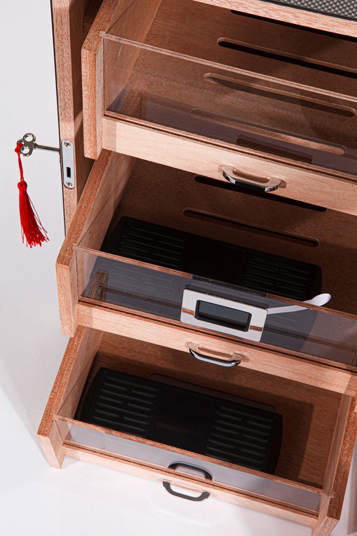Parmida Siyah-Karbon 3 Raflı Sedir Ağacı Nemlendirici Humidor PHUM0129 – detay görünümü