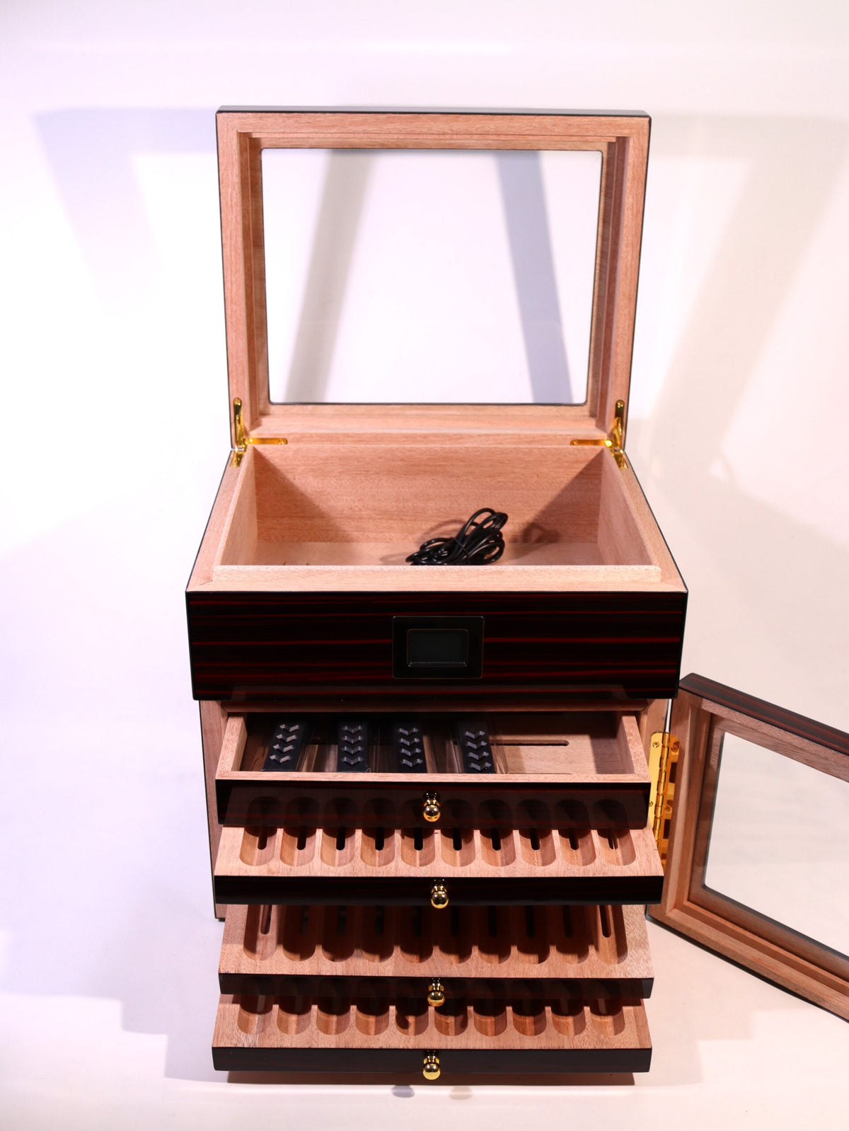 Parmida 3 Raflı Ledli Özel Nemlendirme Bölgeli Humidor Puro Kutusu PHUM0247 – yan görünüm