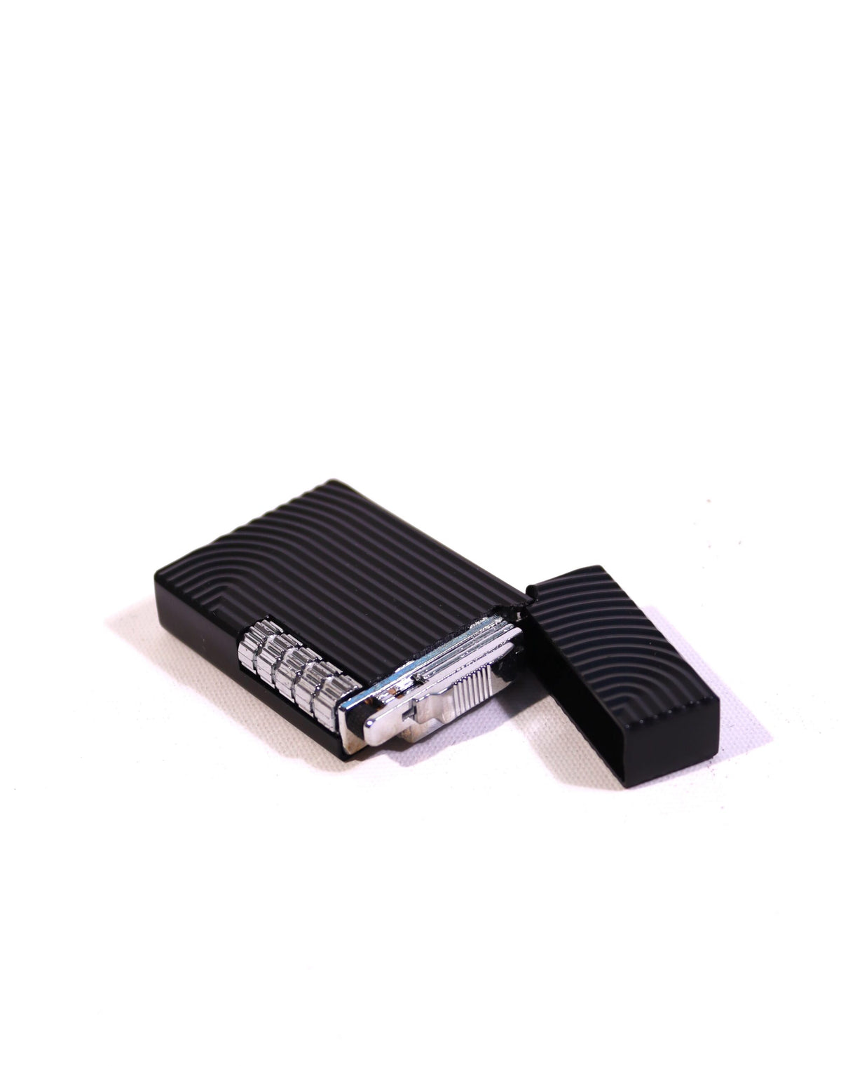 Black Martin Soft Flame Çakmak Siyah BM441 – detay görünümü