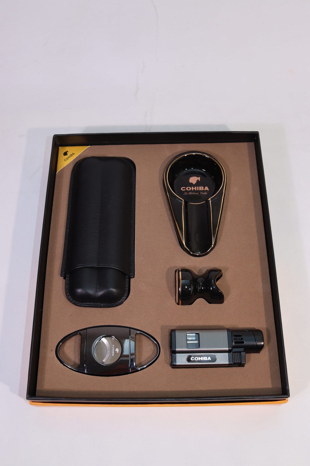 Cohiba Beşli Siyah Puro Seti CST0338 – farklı açıdan görünüm